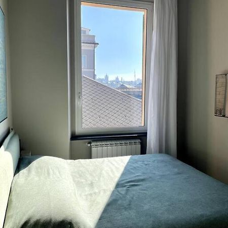 Apartamento Overlooking The Porto Antico Of Génova Exterior foto