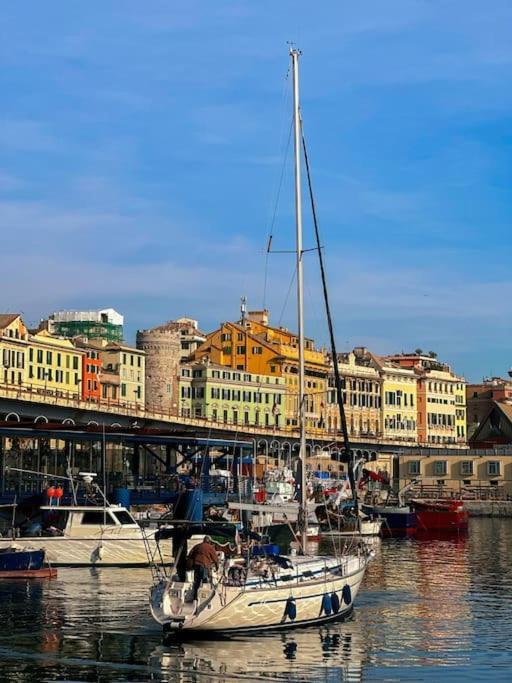 Apartamento Overlooking The Porto Antico Of Génova Exterior foto